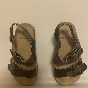 Baby gap camouflage sandals